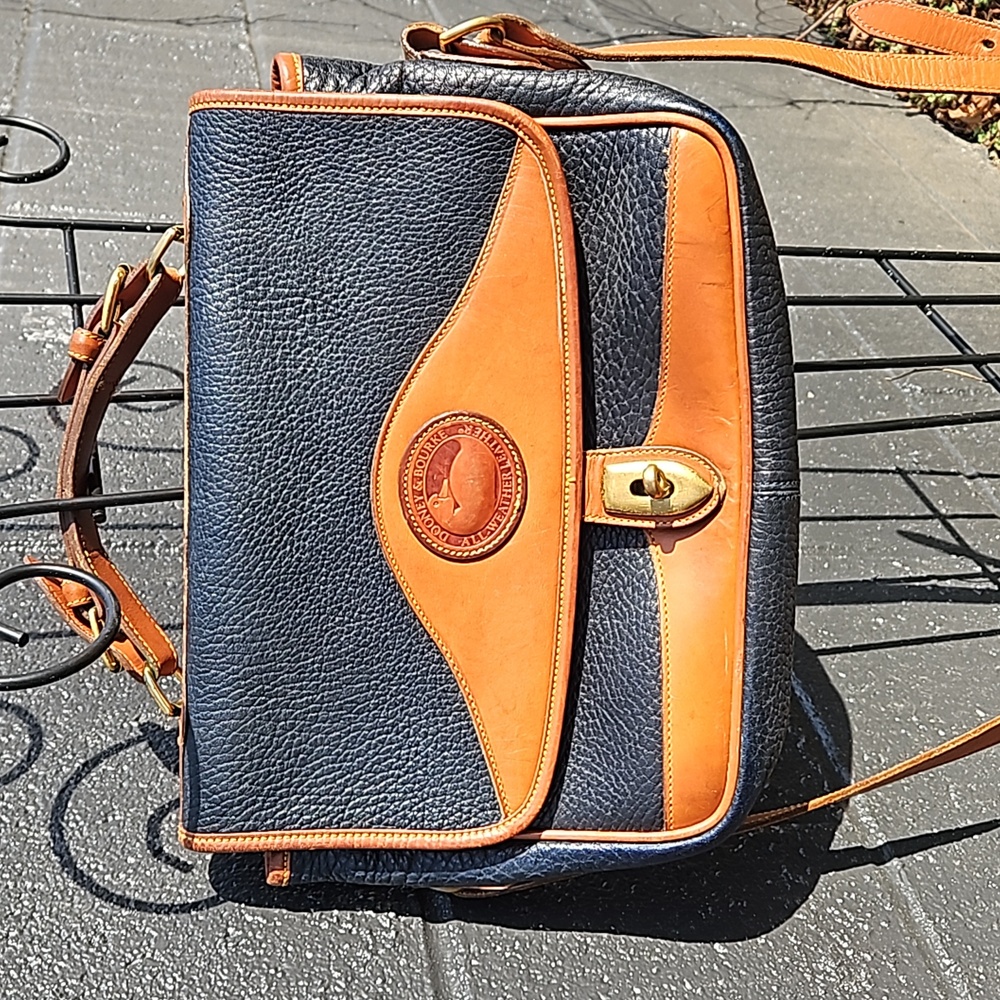 Dooney & Bourke vintage sholder bag